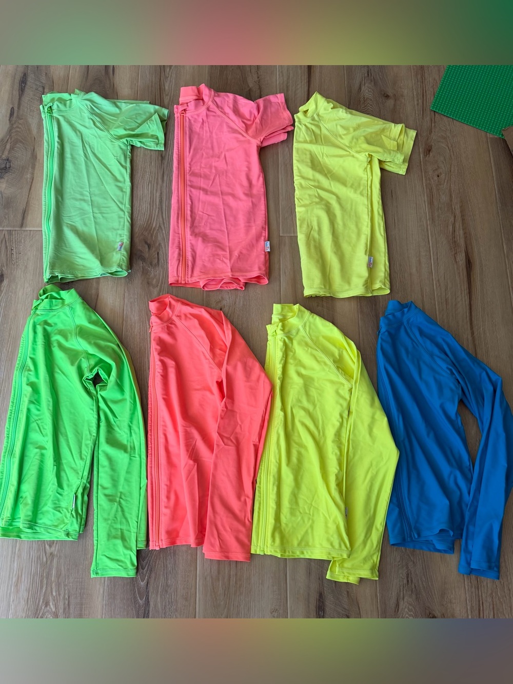 Swimzip Neon Kids Rash Guard Swim Tops size 12-14 worn for 1 vacation!